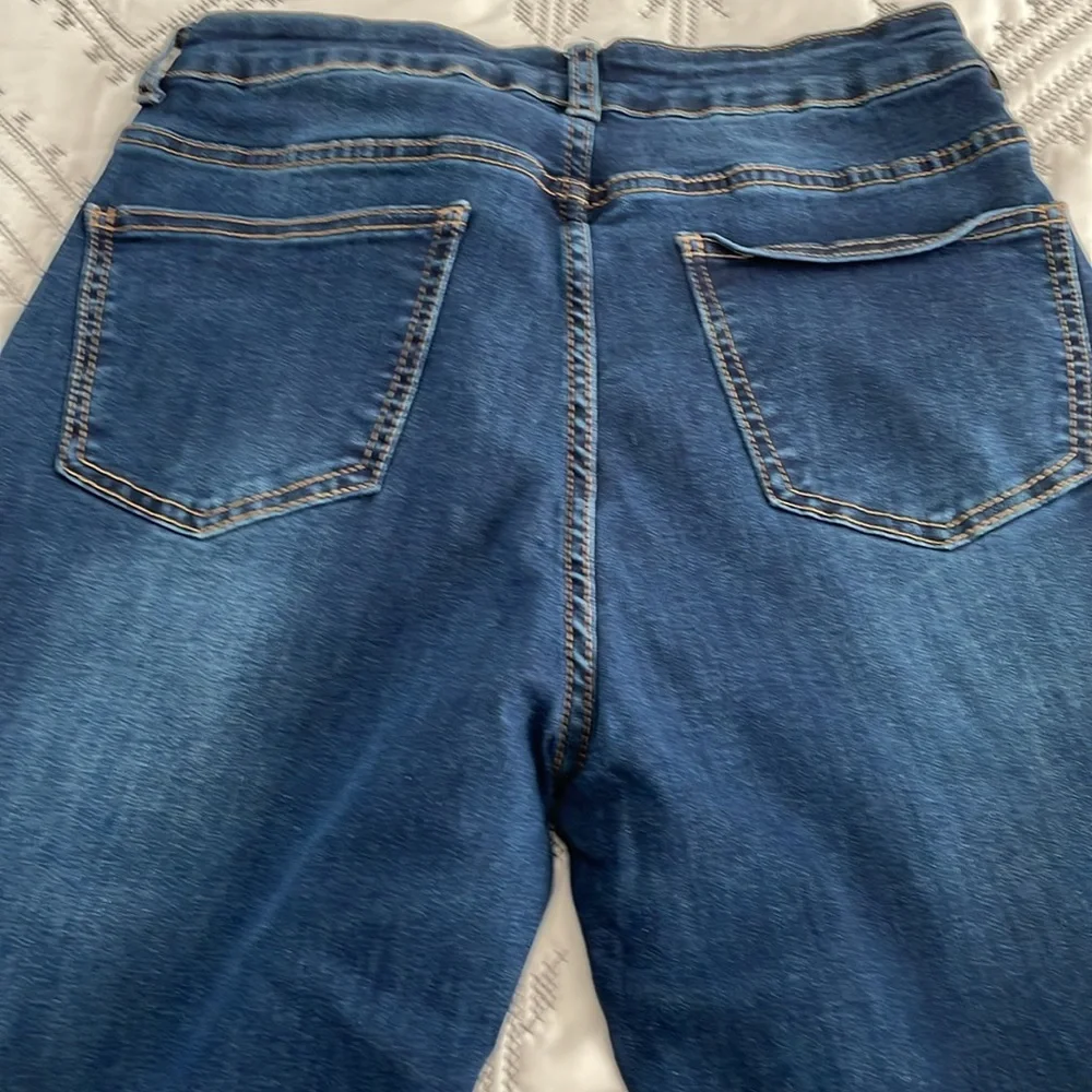 Woman’s Bebe jeans - Picture 3 of 6